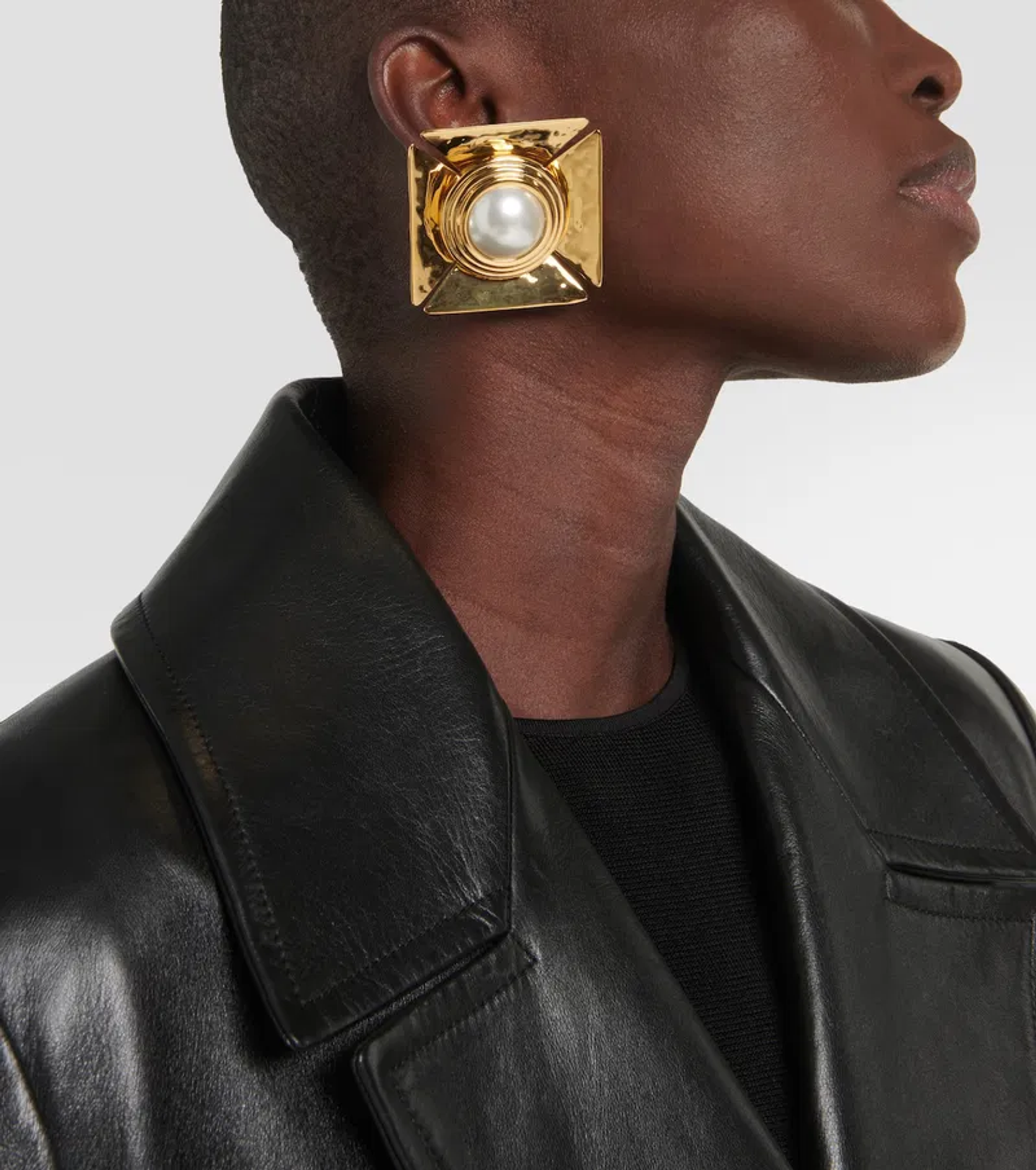 Клипсы Saint Laurent с жемчужными вставками
